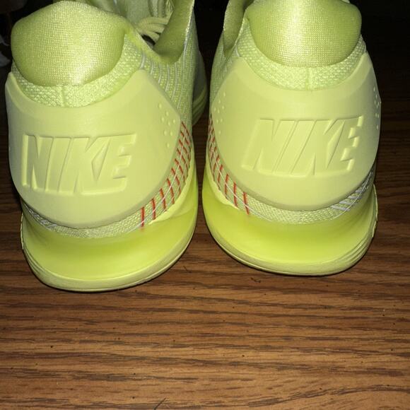 Athletic_Shoes